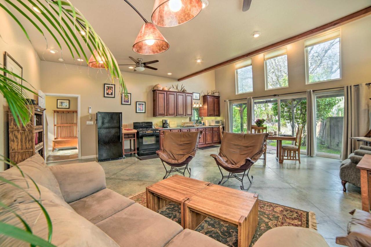 Hilltop Loft Ukiah Vacation Rental! Exterior foto